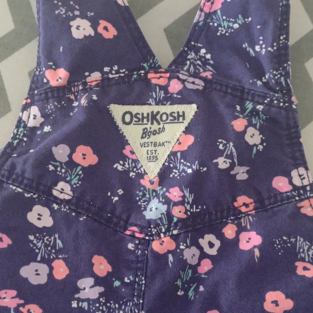 OshKosh B'gosh purple/pink floral cotton overalls Size 6‎ months